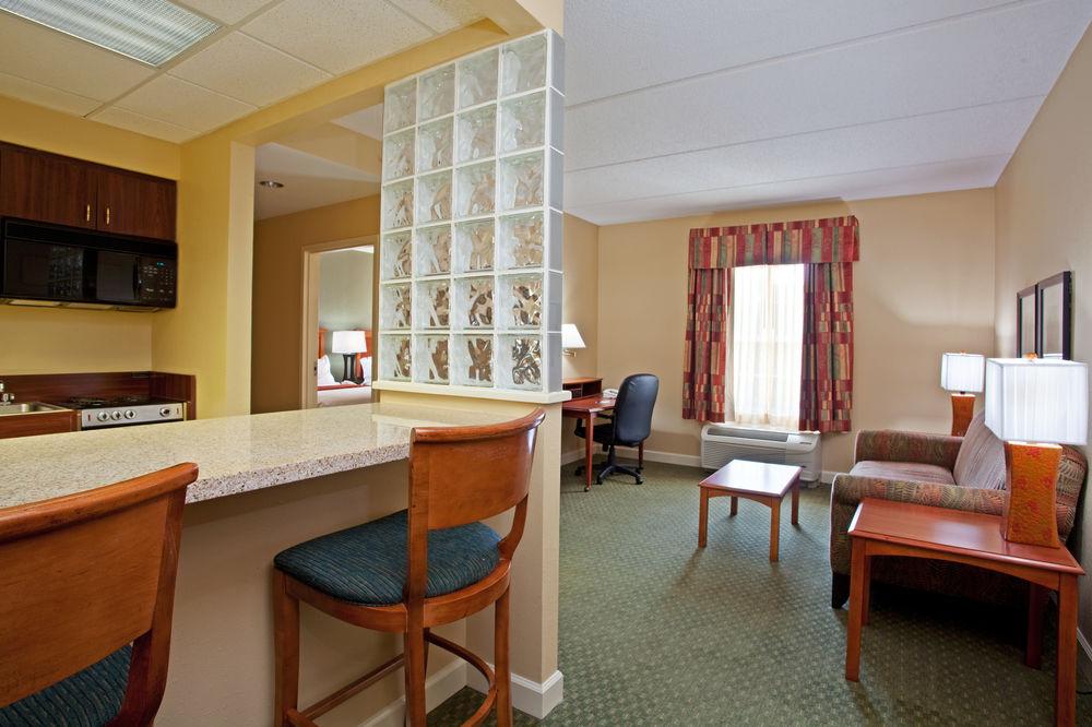 Holiday Inn Express Hotel & Suites Conover - Hickory Area By Ihg Esterno foto