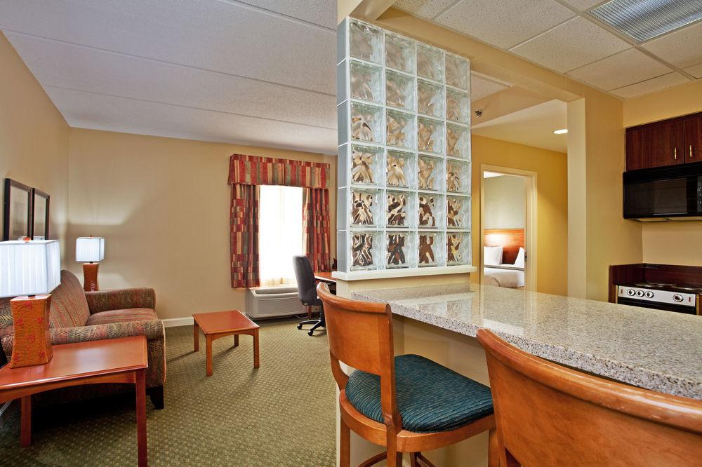 Holiday Inn Express Hotel & Suites Conover - Hickory Area By Ihg Esterno foto