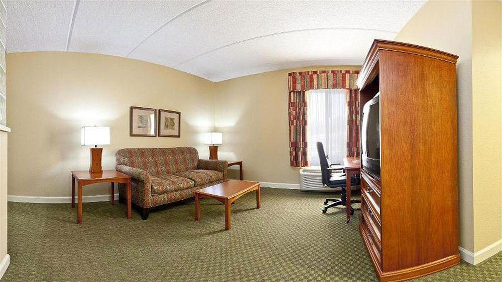 Holiday Inn Express Hotel & Suites Conover - Hickory Area By Ihg Esterno foto