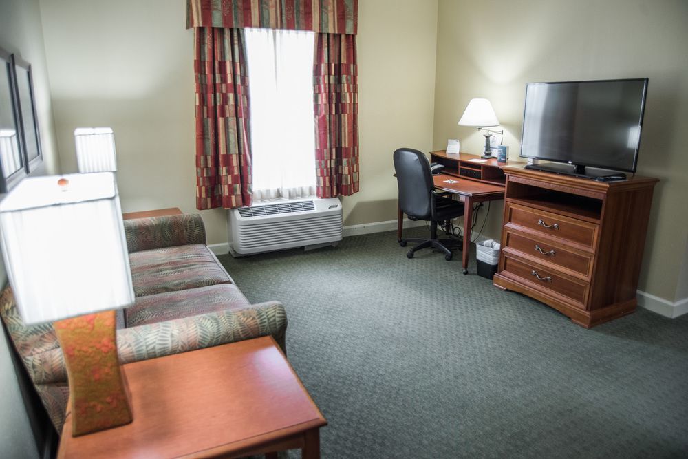 Holiday Inn Express Hotel & Suites Conover - Hickory Area By Ihg Esterno foto