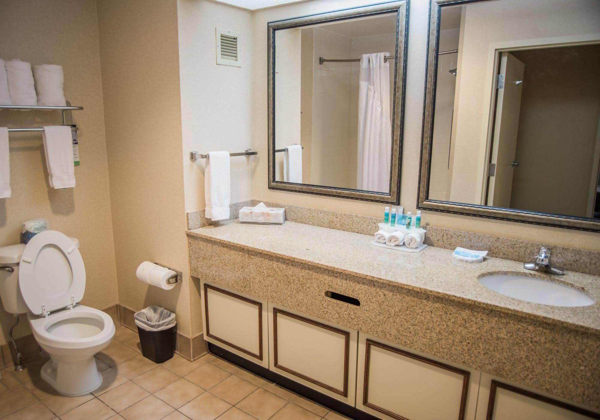 Holiday Inn Express Hotel & Suites Conover - Hickory Area By Ihg Esterno foto
