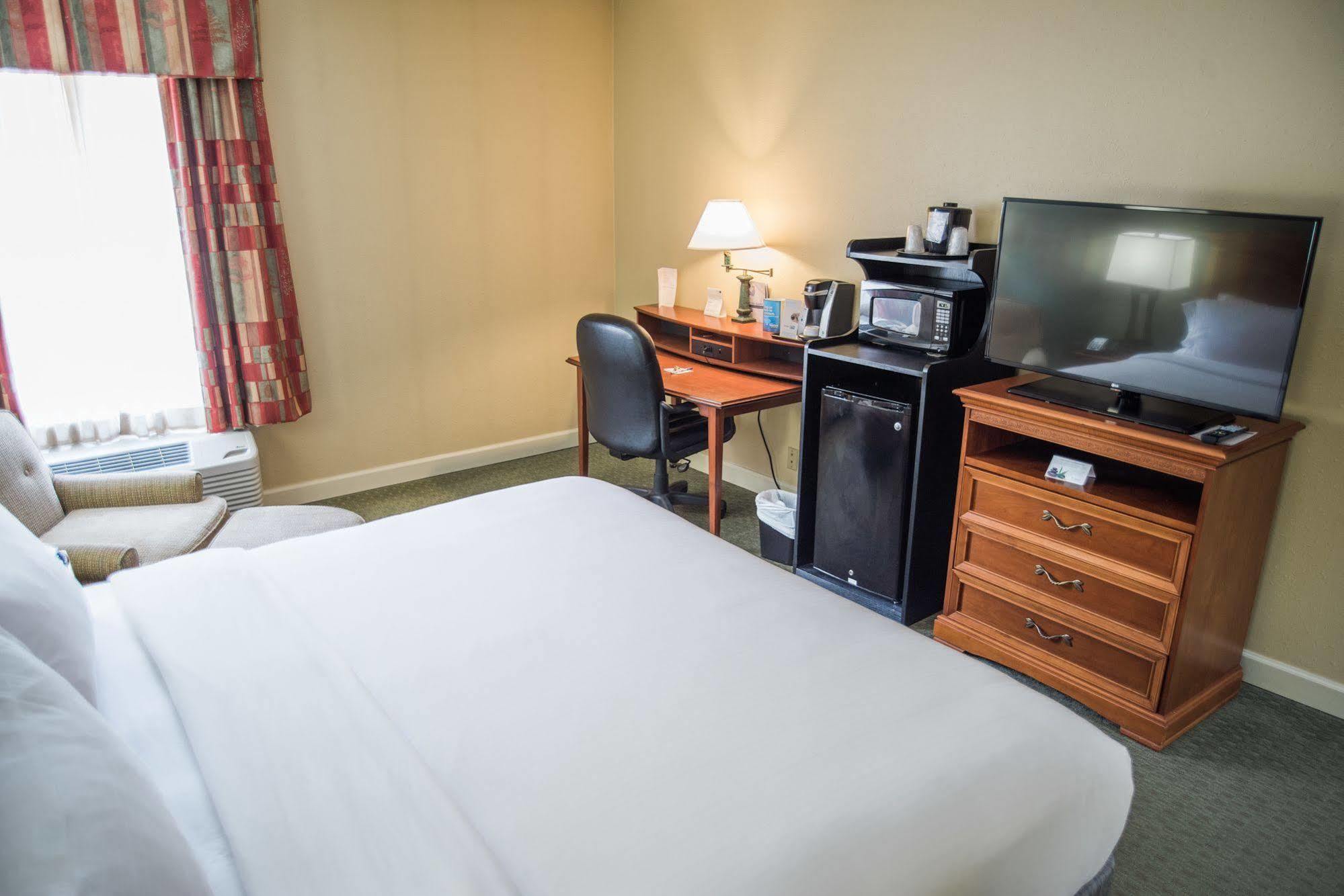 Holiday Inn Express Hotel & Suites Conover - Hickory Area By Ihg Esterno foto
