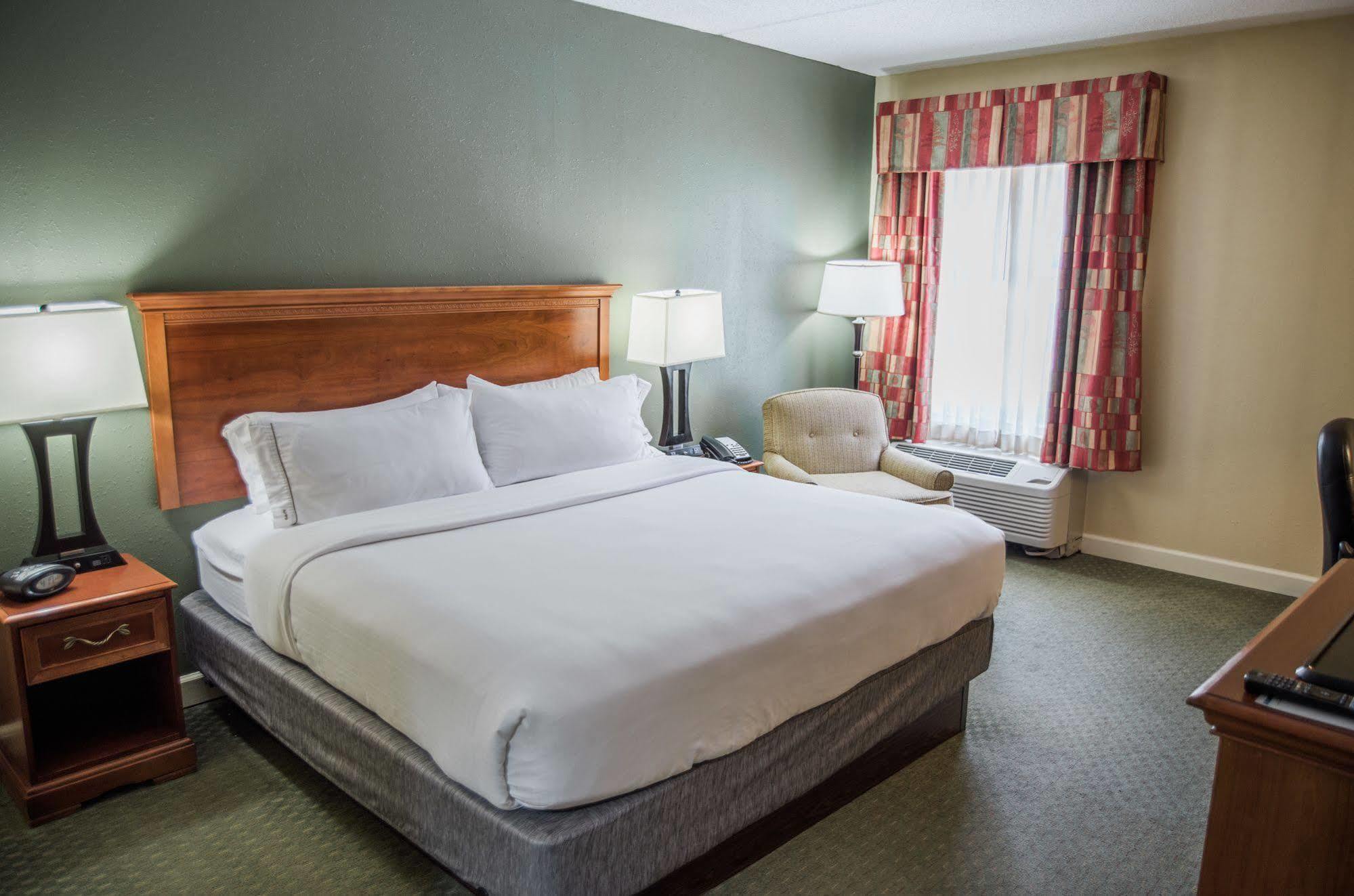Holiday Inn Express Hotel & Suites Conover - Hickory Area By Ihg Esterno foto