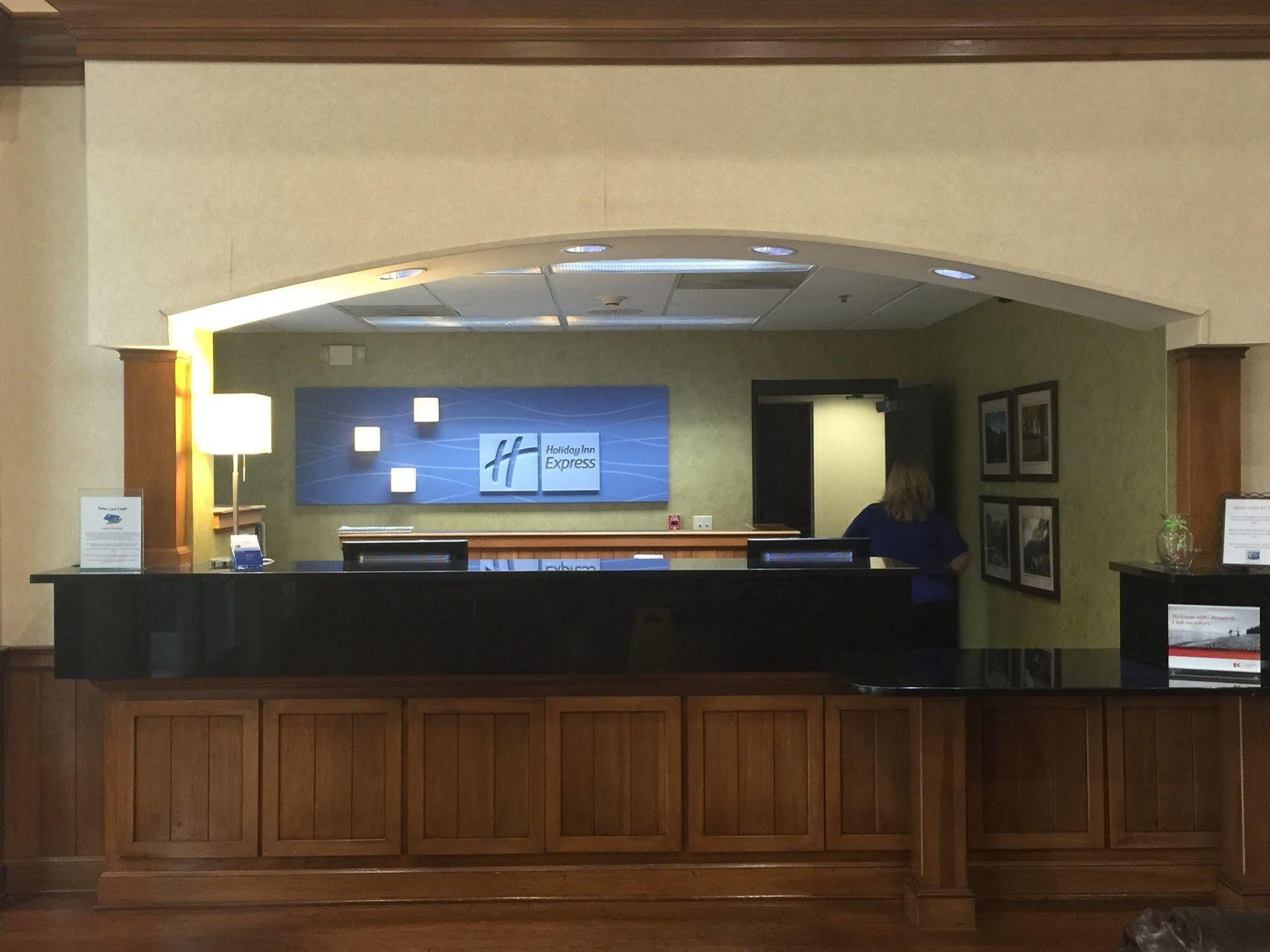 Holiday Inn Express Hotel & Suites Conover - Hickory Area By Ihg Esterno foto