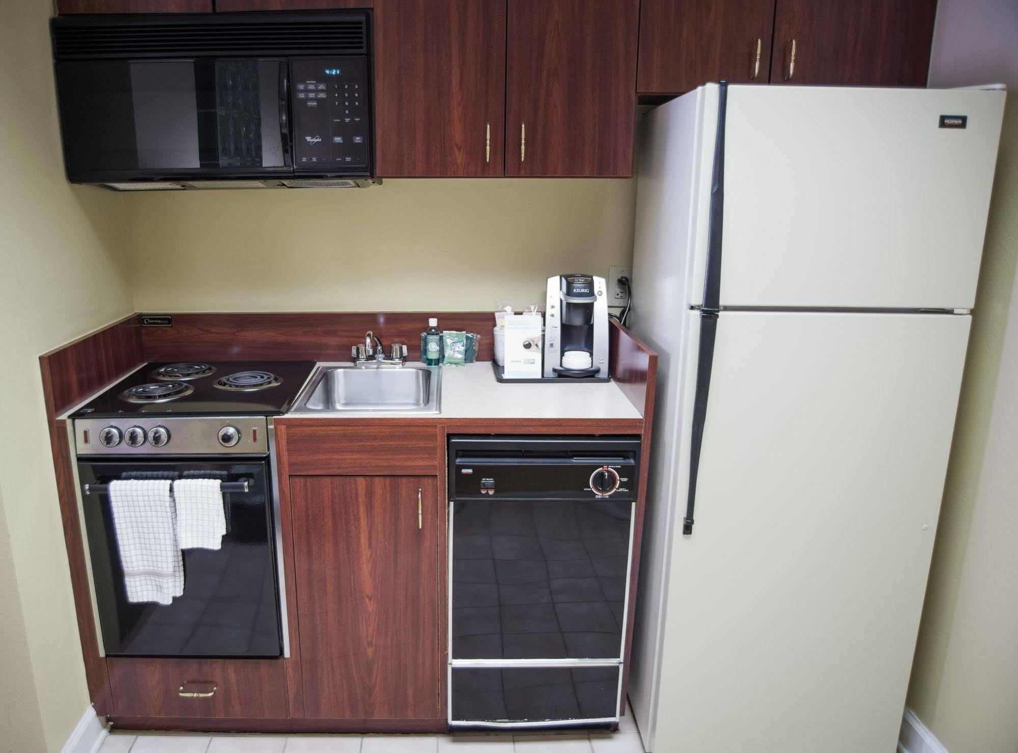 Holiday Inn Express Hotel & Suites Conover - Hickory Area By Ihg Esterno foto