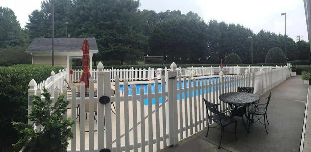 Holiday Inn Express Hotel & Suites Conover - Hickory Area By Ihg Esterno foto